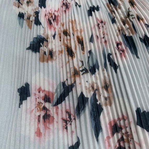 Tribal Women's Floral Blouse - Picture 4 of 5